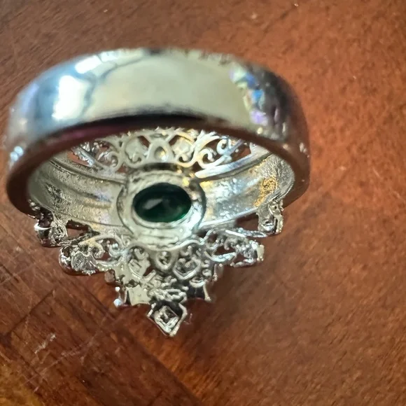 Crown Inlaid Emerald Green Gemstone, Lab created, Vintage Inspired Ring, Sz 7 - Picture 10 of 12